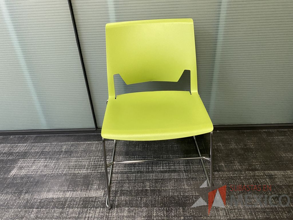 Lote 029 - 4 Silla de visita con asiento y respaldo liso color verde - Imagen 5
