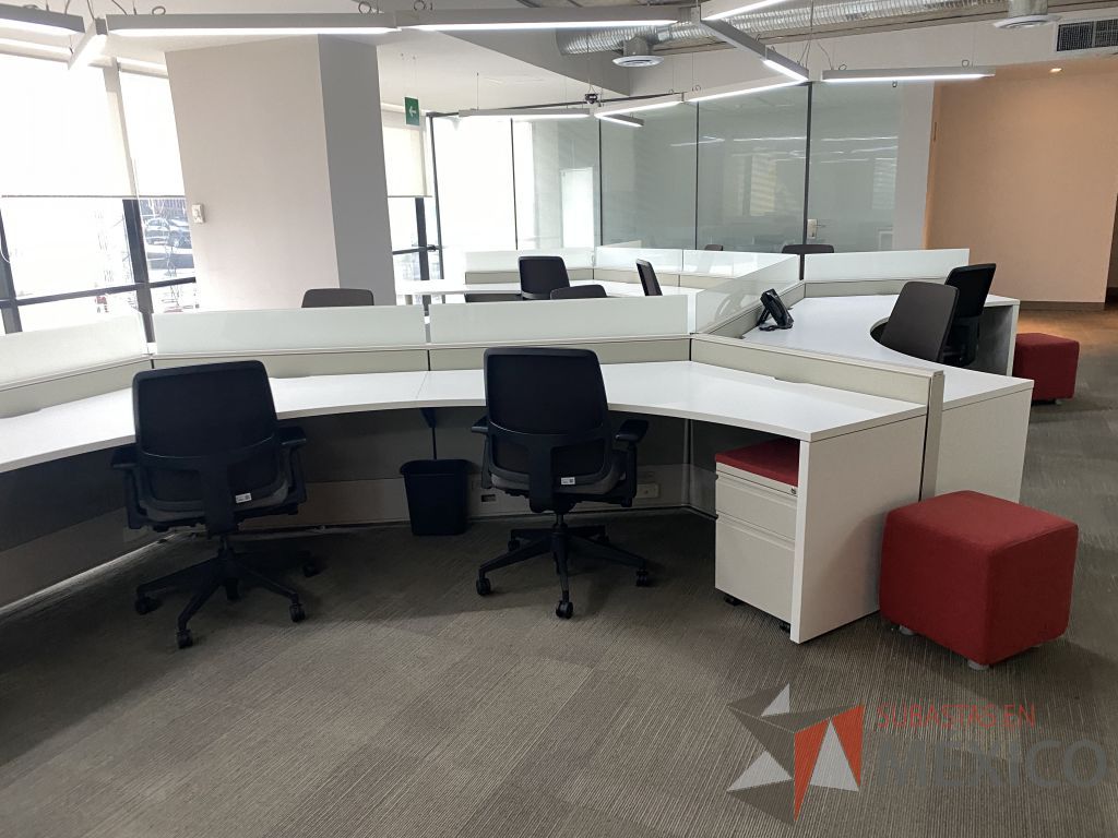 Lote 008 - Estación de trabajo para 17 personas de mampara baja seminueva, Marca: Haworth - Imagen 3