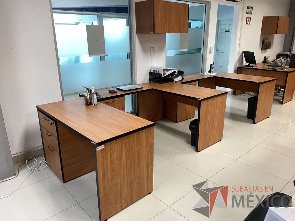 Lote 087 - Estación de trabajo para 3 personas con 2 archiveros de pedestal de 3 cajones - Imagen 6