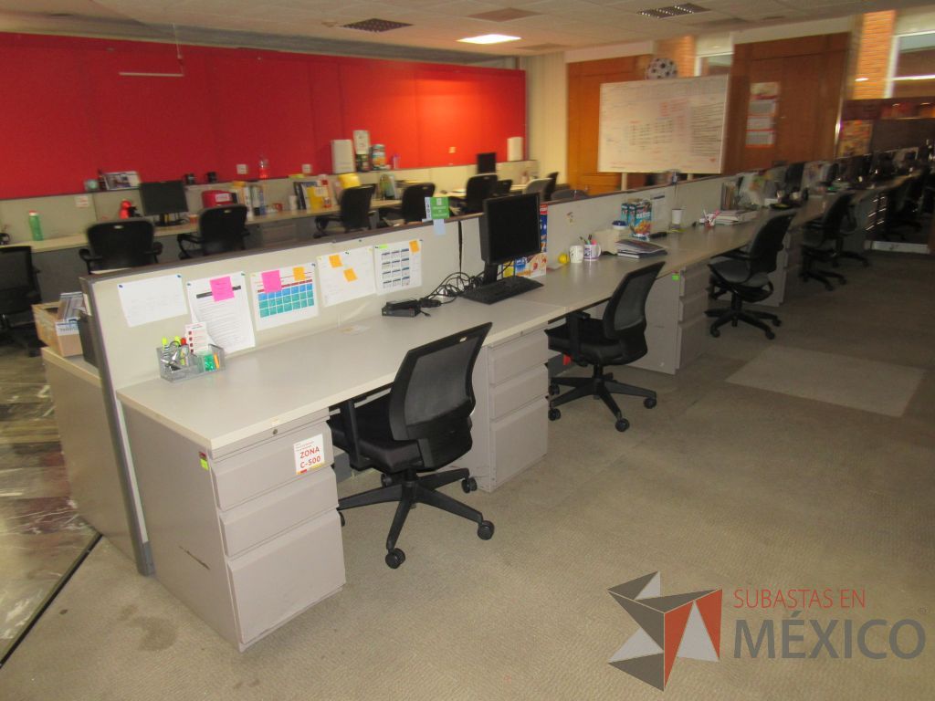 Lote 041 - Estación de trabajo de mampara baja para 10 personas con 9 archiveros - Imagen 4