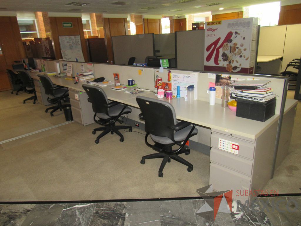 Lote 041 - Estación de trabajo de mampara baja para 10 personas con 9 archiveros - Imagen 9