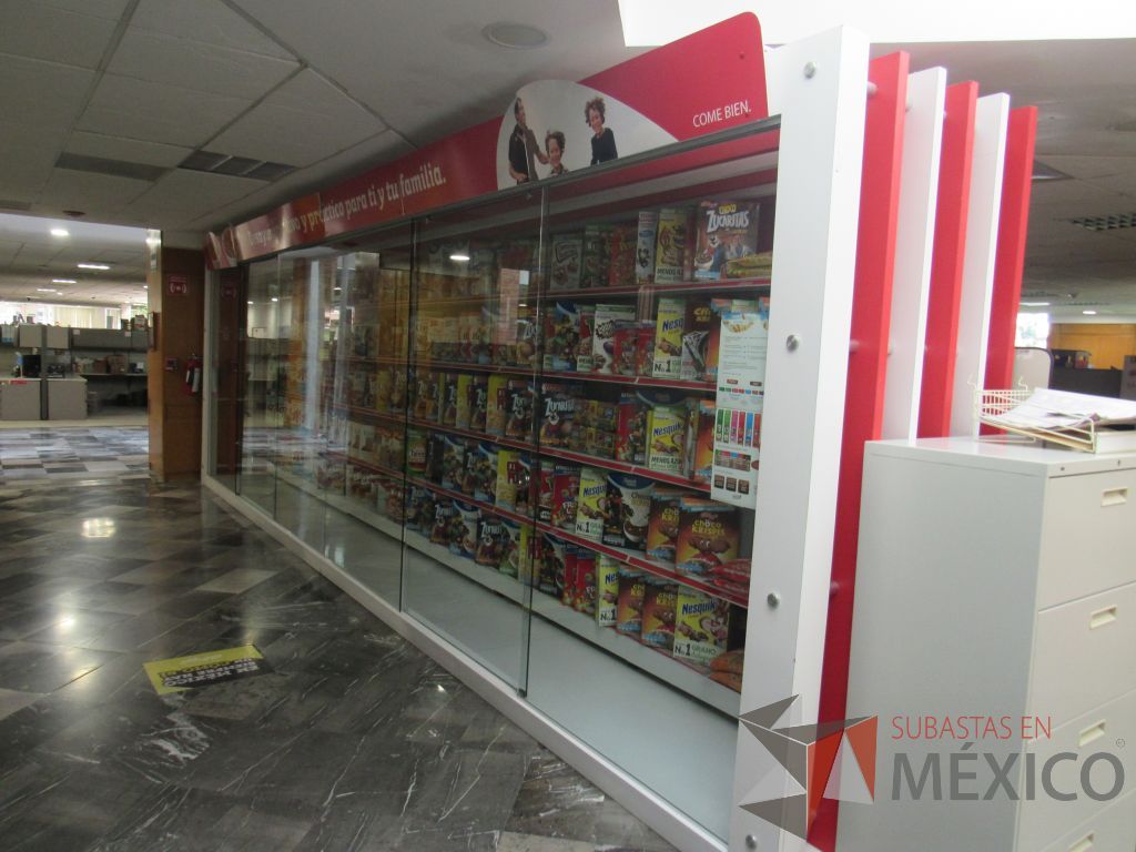 Lote 027 - Exhibidor con 24 entrepaños, 5 hojas de vidrio y estructura color blanco con rojo - Imagen 3