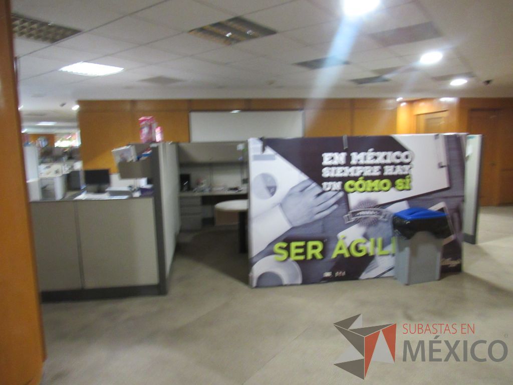 Lote 010 - Estación de trabajo de mampara alta para 4 personas con 4 archiveros de pedestal de 3 cajones - Imagen 3