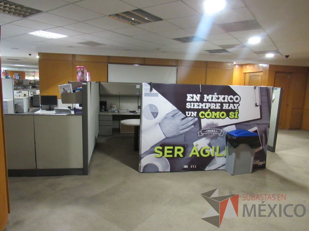 Lote 010 - Estación de trabajo de mampara alta para 4 personas con 4 archiveros de pedestal de 3 cajones - Imagen 4