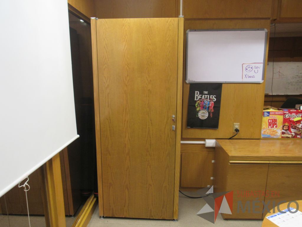 Lote 001 - Oficina Ejecutiva con Escritorio, Mesa de trabajo, 2 Gabinetes y Credenza - Imagen 3
