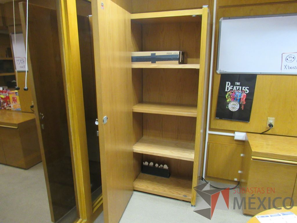 Lote 001 - Oficina Ejecutiva con Escritorio, Mesa de trabajo, 2 Gabinetes y Credenza - Imagen 4