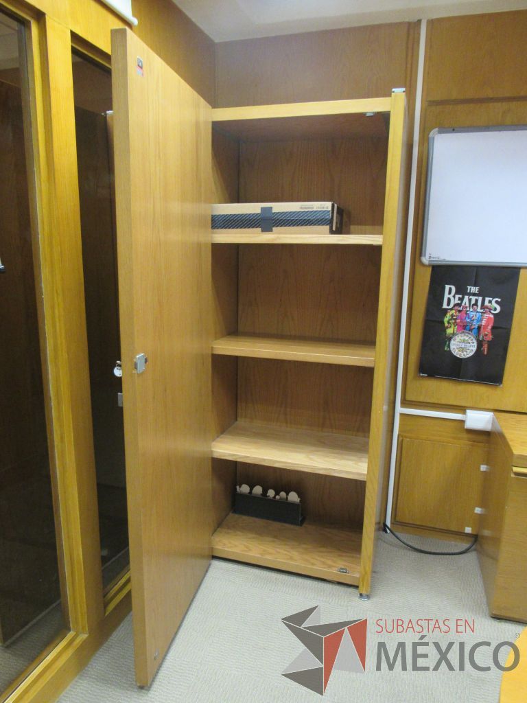 Lote 001 - Oficina Ejecutiva con Escritorio, Mesa de trabajo, 2 Gabinetes y Credenza - Imagen 5