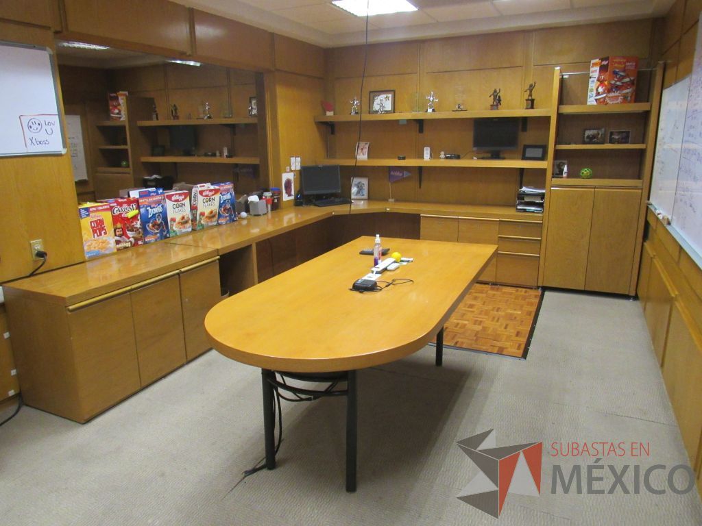 Lote 001 - Oficina Ejecutiva con Escritorio, Mesa de trabajo, 2 Gabinetes y Credenza - Imagen 7