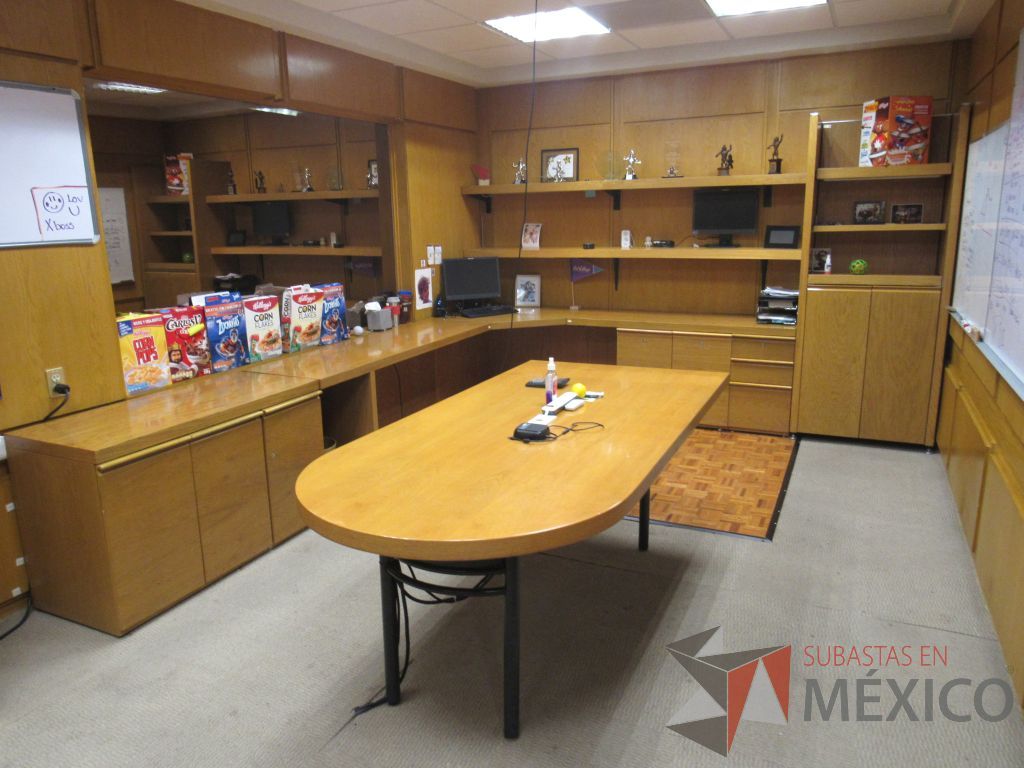 Lote 001 - Oficina Ejecutiva con Escritorio, Mesa de trabajo, 2 Gabinetes y Credenza - Imagen 9