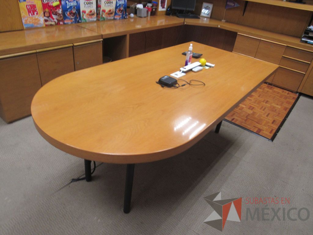 Lote 001 - Oficina Ejecutiva con Escritorio, Mesa de trabajo, 2 Gabinetes y Credenza - Imagen 10