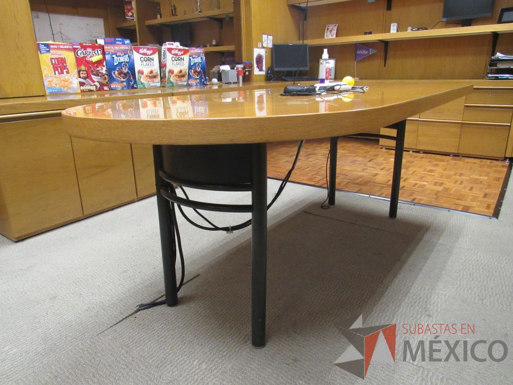 Lote 001 - Oficina Ejecutiva con Escritorio, Mesa de trabajo, 2 Gabinetes y Credenza - Imagen 11