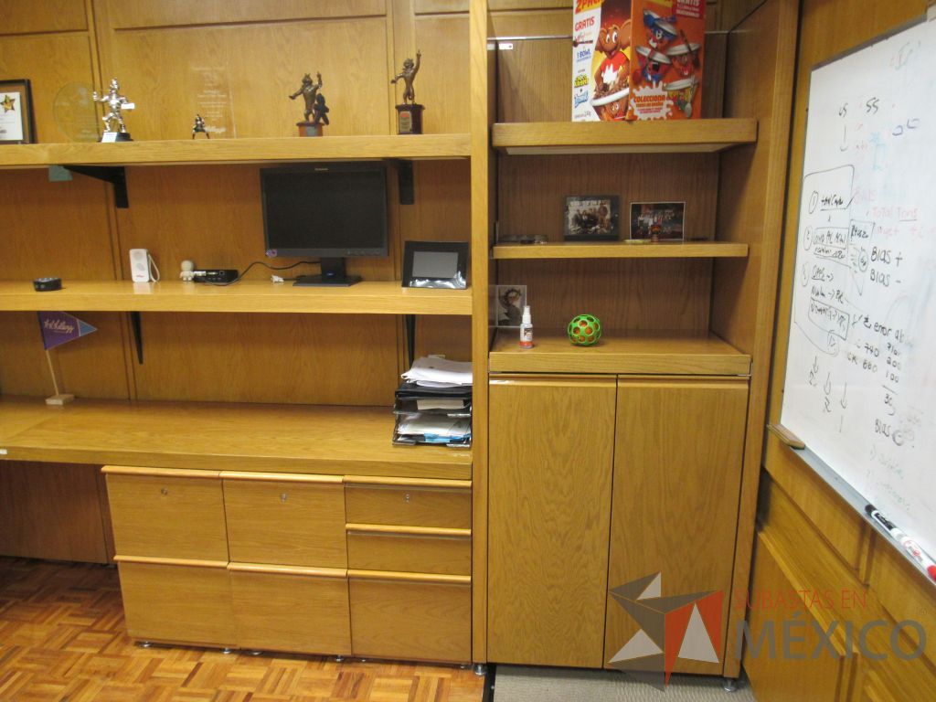 Lote 001 - Oficina Ejecutiva con Escritorio, Mesa de trabajo, 2 Gabinetes y Credenza - Imagen 13
