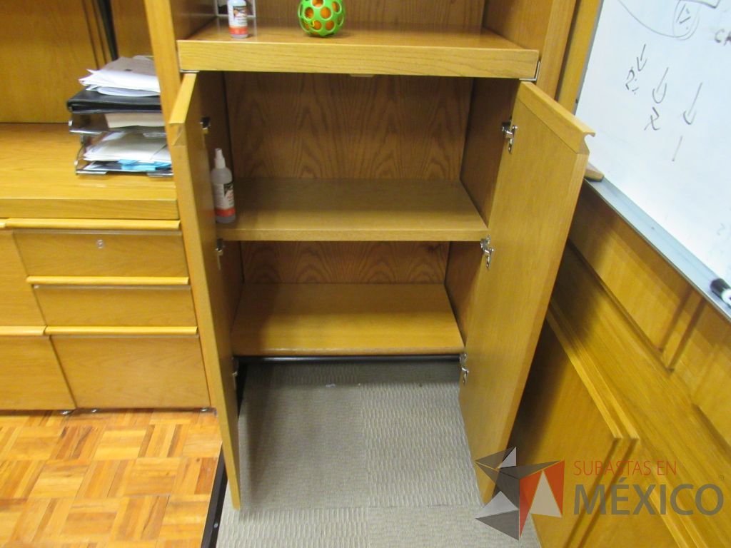 Lote 001 - Oficina Ejecutiva con Escritorio, Mesa de trabajo, 2 Gabinetes y Credenza - Imagen 14