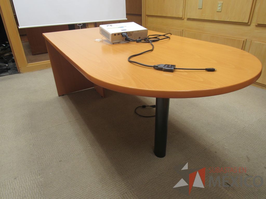 Lote 033 - Oficina Ejecutiva con Escritorio en escuadra, Gabinete, Mesa de trabajo y Repisa - Imagen 7