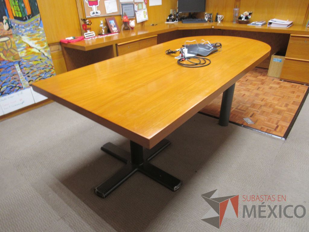 Lote 060 - Oficina Ejecutiva con Escritorio en escuadra, Gabinete, Mesa de trabajo y Repisa - Imagen 5