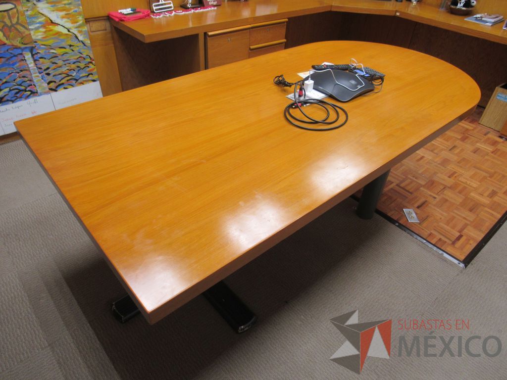 Lote 060 - Oficina Ejecutiva con Escritorio en escuadra, Gabinete, Mesa de trabajo y Repisa - Imagen 6