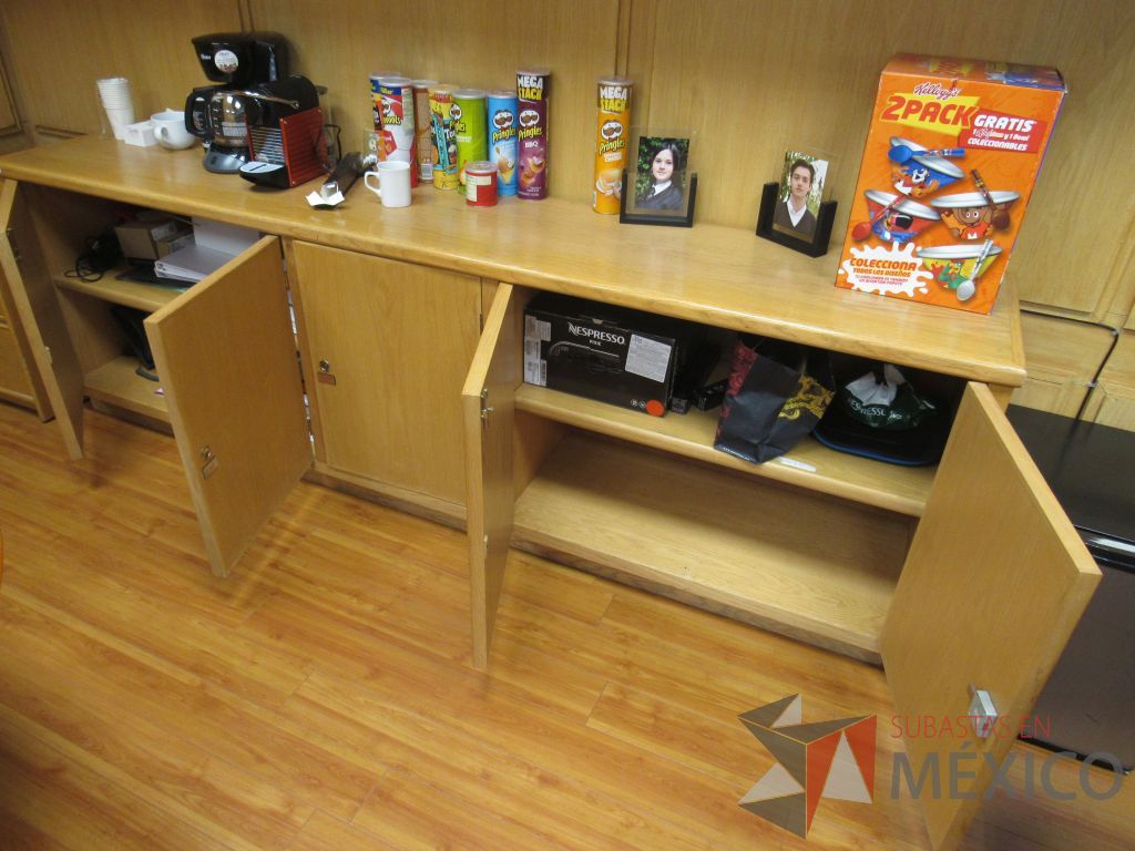 Lote 067 - Oficina Ejecutiva con Escritorio en escuadra, Gabinete y Credenza - Imagen 9
