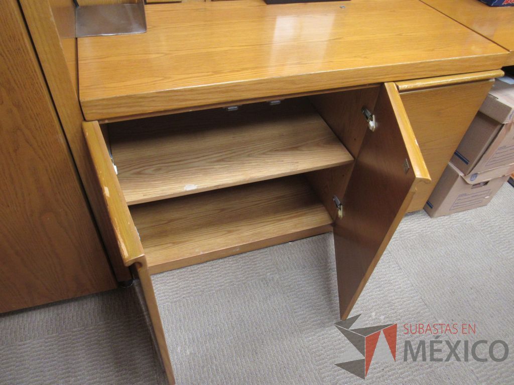 Lote 088 - Oficina Ejecutiva con escritorio en escuadra, mesa de trabajo, credenza... - Imagen 11