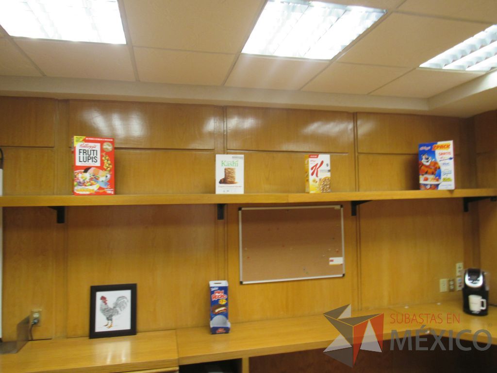 Lote 088 - Oficina Ejecutiva con escritorio en escuadra, mesa de trabajo, credenza... - Imagen 13