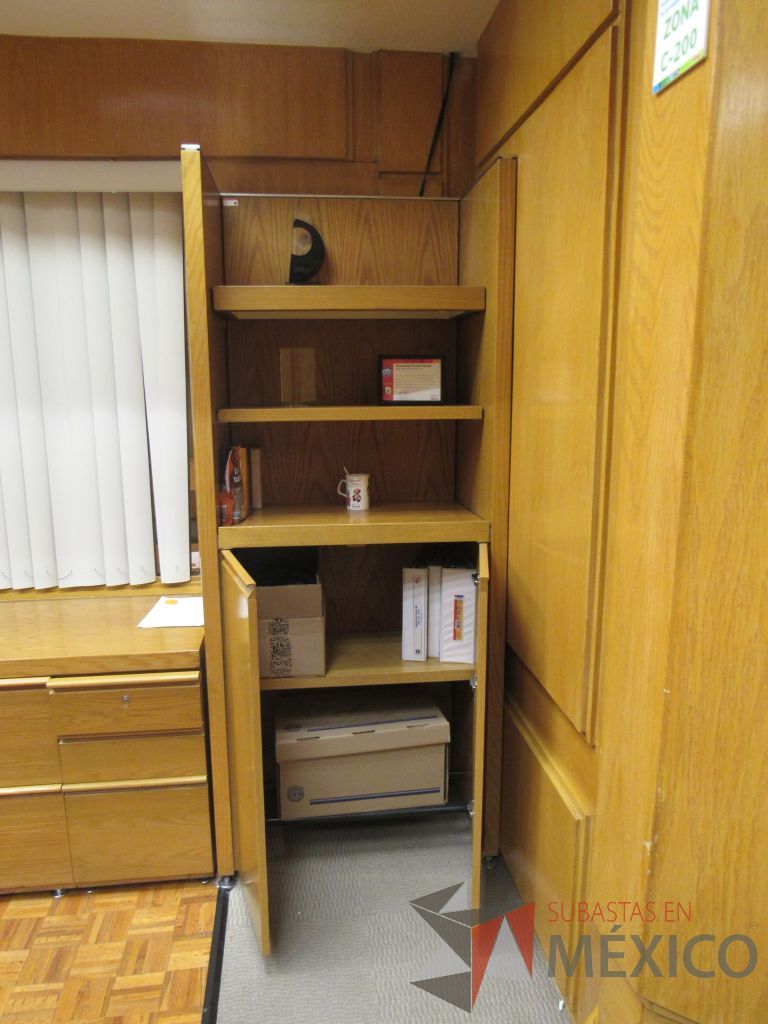 Lote 088 - Oficina Ejecutiva con escritorio en escuadra, mesa de trabajo, credenza... - Imagen 14
