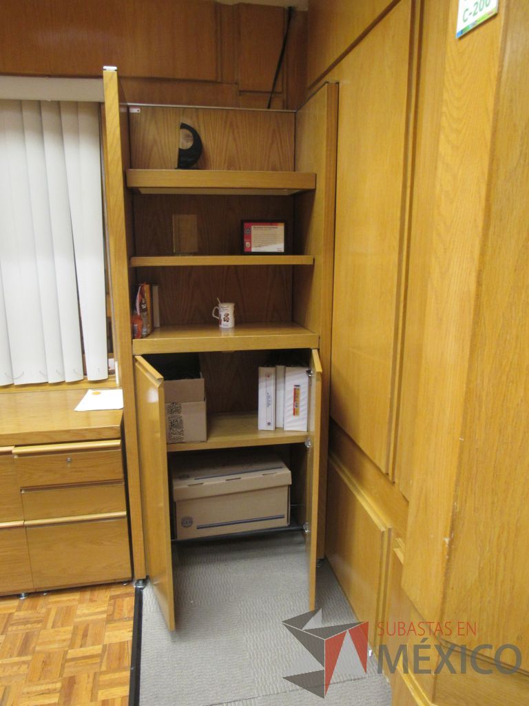Lote 088 - Oficina Ejecutiva con escritorio en escuadra, mesa de trabajo, credenza... - Imagen 15