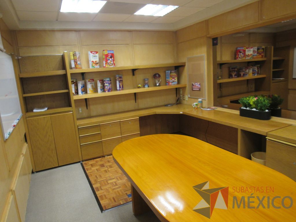 Lote 064 - Oficina Ejecutiva con Escritorio en escuadra, Credenza, 2 Gabinetes... - Imagen 5