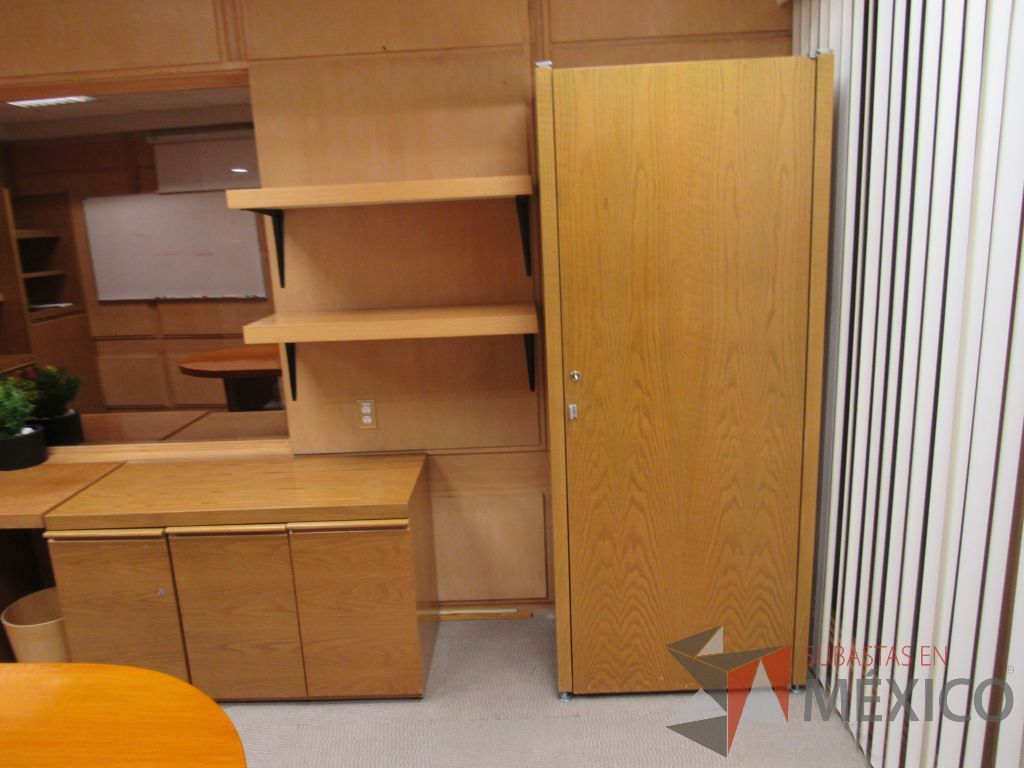 Lote 064 - Oficina Ejecutiva con Escritorio en escuadra, Credenza, 2 Gabinetes... - Imagen 6