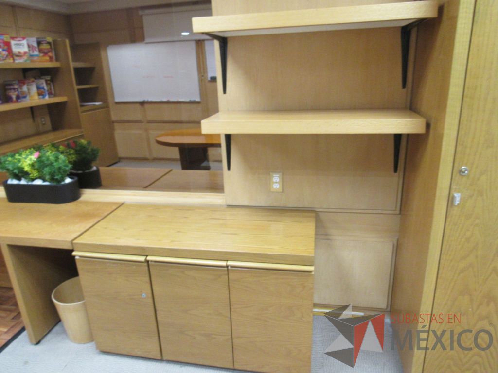 Lote 064 - Oficina Ejecutiva con Escritorio en escuadra, Credenza, 2 Gabinetes... - Imagen 7