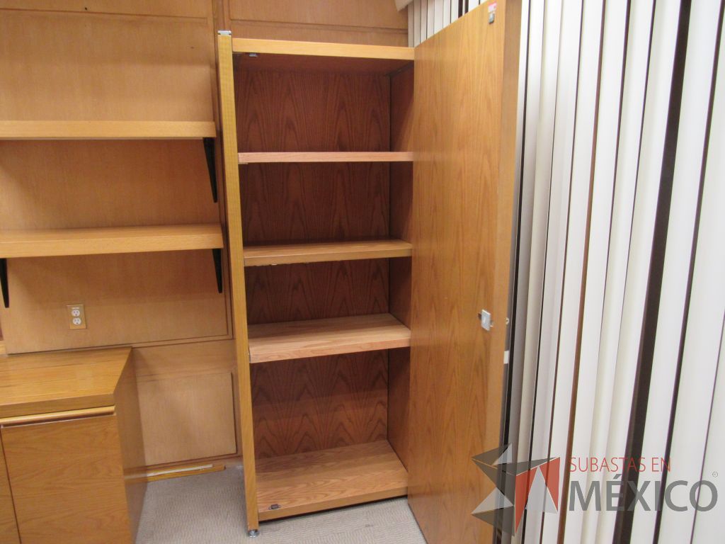 Lote 064 - Oficina Ejecutiva con Escritorio en escuadra, Credenza, 2 Gabinetes... - Imagen 8