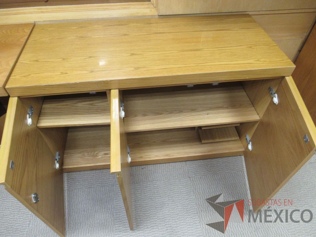 Lote 064 - Oficina Ejecutiva con Escritorio en escuadra, Credenza, 2 Gabinetes... - Imagen 9