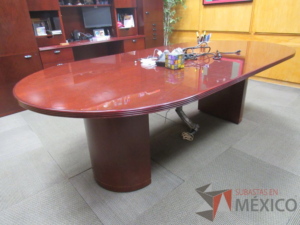 Lote 002 - Oficina Ejecutiva con Escritorio tipo madera, Gabinete y Mesa de juntas - Imagen 5