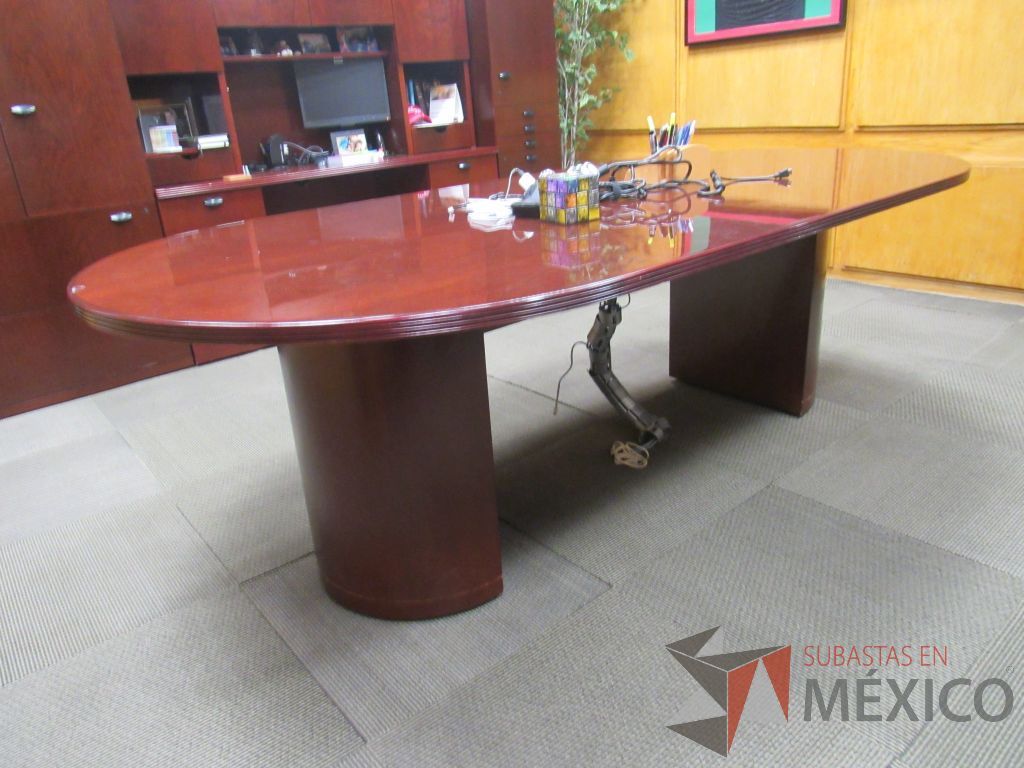 Lote 002 - Oficina Ejecutiva con Escritorio tipo madera, Gabinete y Mesa de juntas - Imagen 6