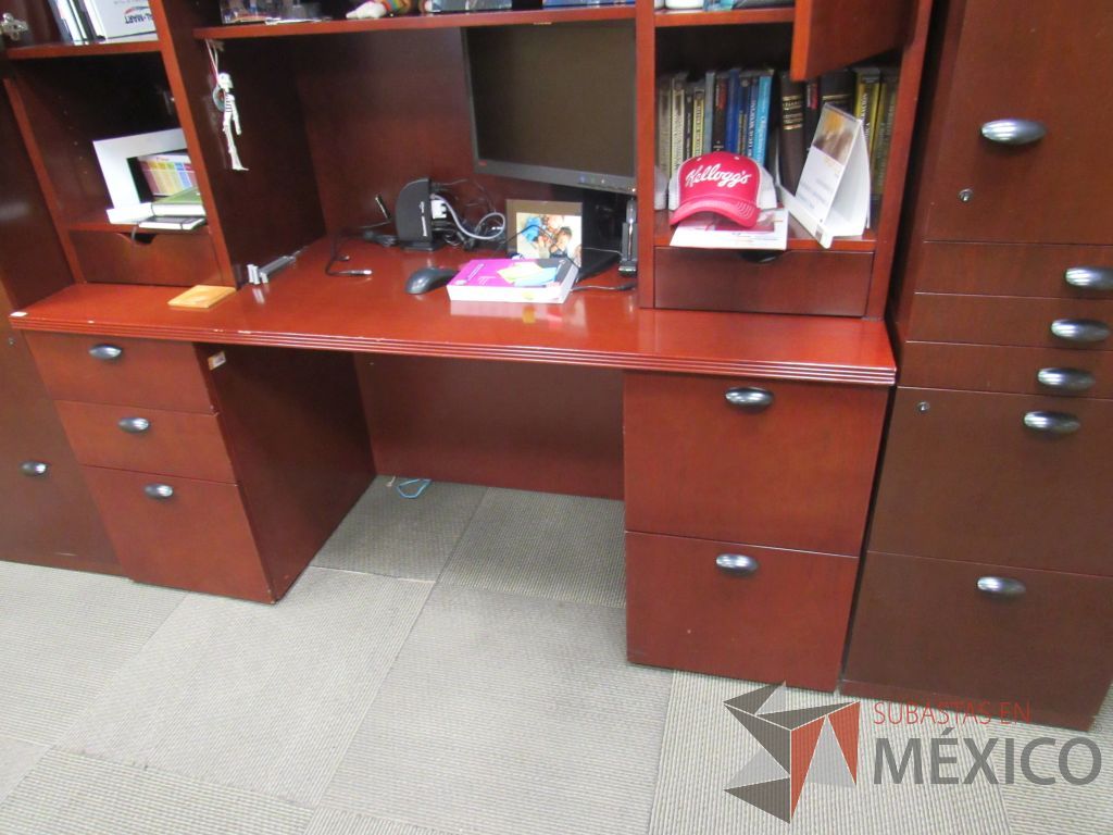 Lote 002 - Oficina Ejecutiva con Escritorio tipo madera, Gabinete y Mesa de juntas - Imagen 11