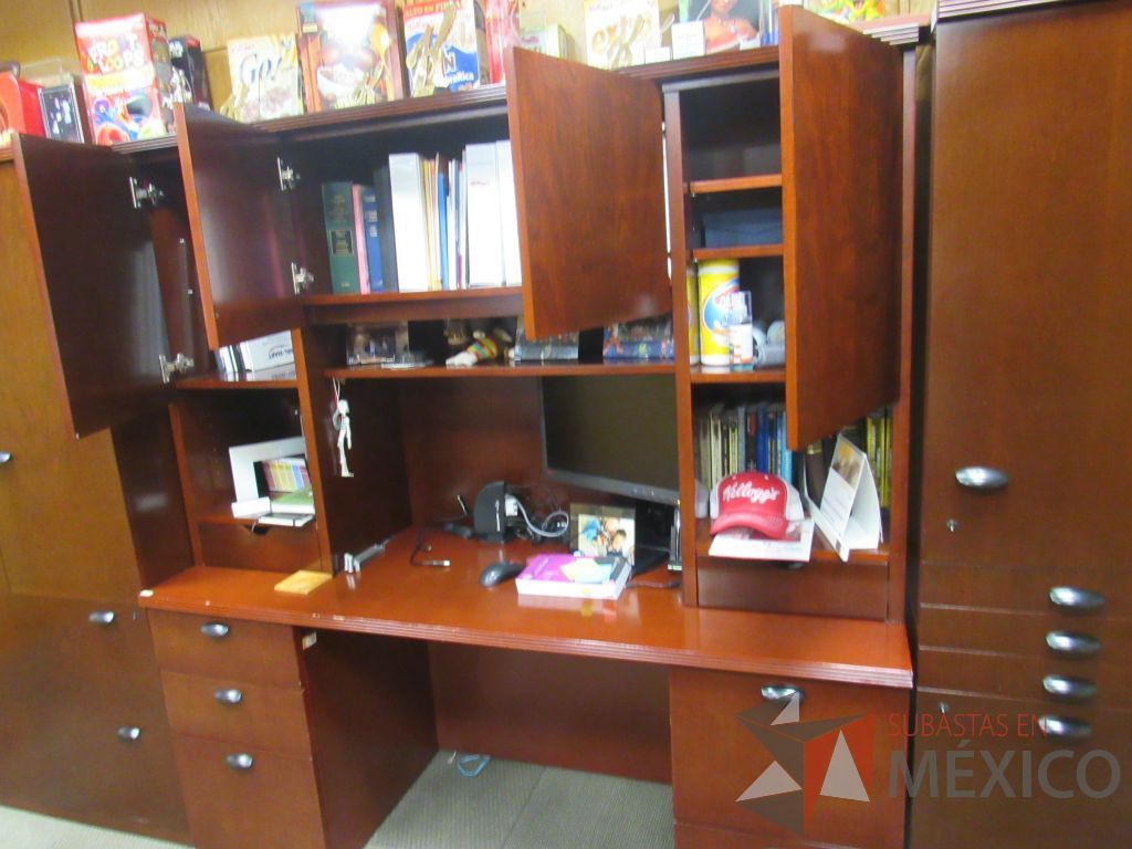 Lote 002 - Oficina Ejecutiva con Escritorio tipo madera, Gabinete y Mesa de juntas - Imagen 12