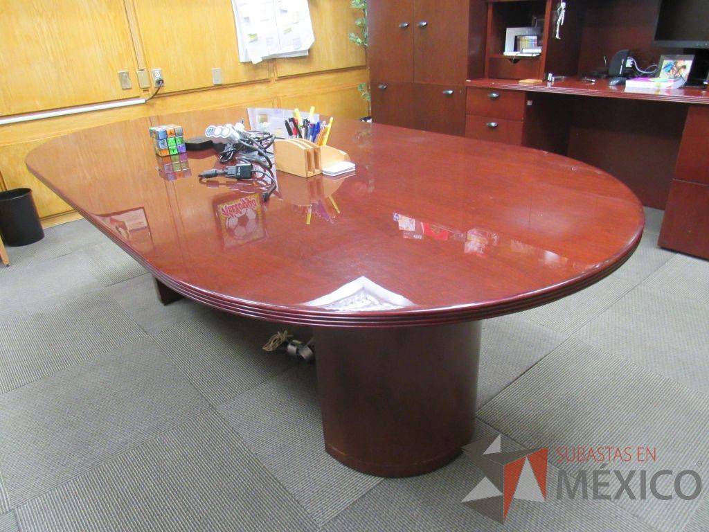 Lote 002 - Oficina Ejecutiva con Escritorio tipo madera, Gabinete y Mesa de juntas - Imagen 16