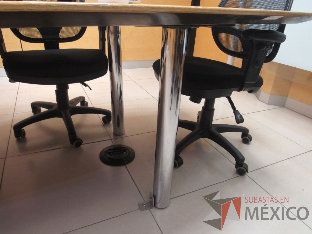 Lote 015 -Mesa de sala de juntas para 8 personas con patas metálicas - Imagen 7