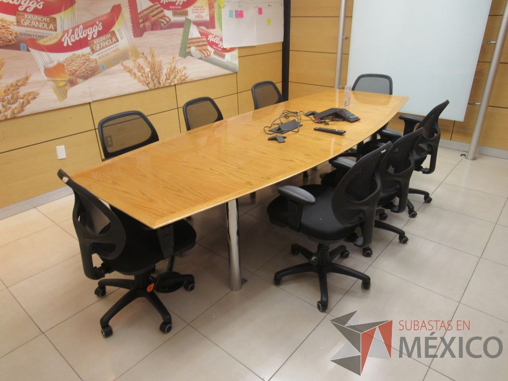 Lote 015 -Mesa de sala de juntas para 8 personas con patas metálicas - Imagen 9