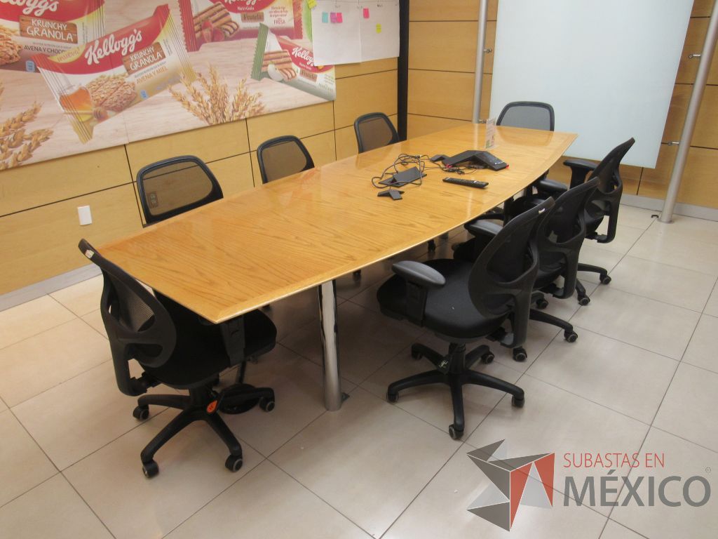 Lote 015 -Mesa de sala de juntas para 8 personas con patas metálicas - Imagen 10