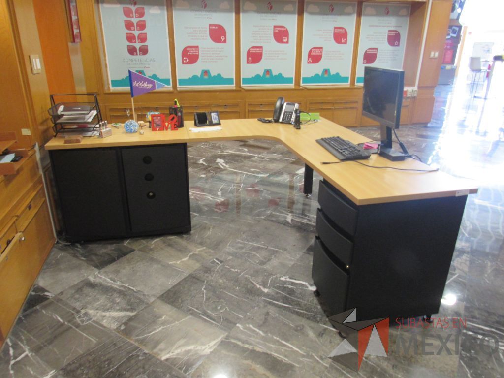 Lote 047 - Escritorio en escuadra de costado izquierdo con gabinete de pedestal de 2 cajones - Imagen 3