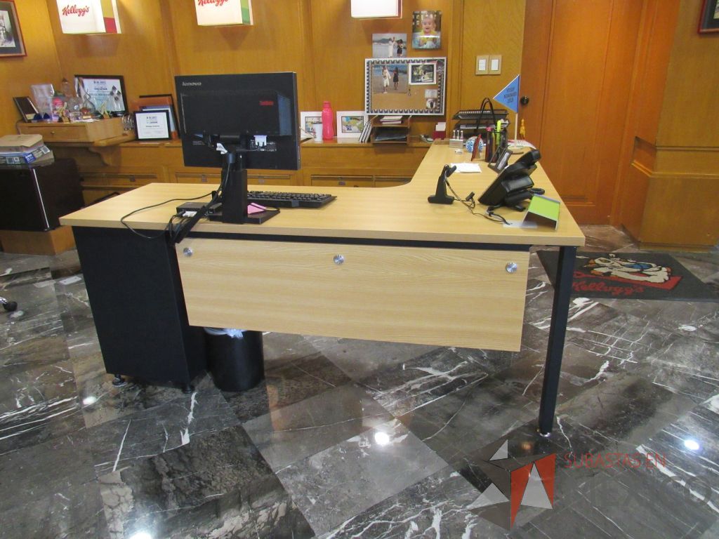 Lote 047 - Escritorio en escuadra de costado izquierdo con gabinete de pedestal de 2 cajones - Imagen 5