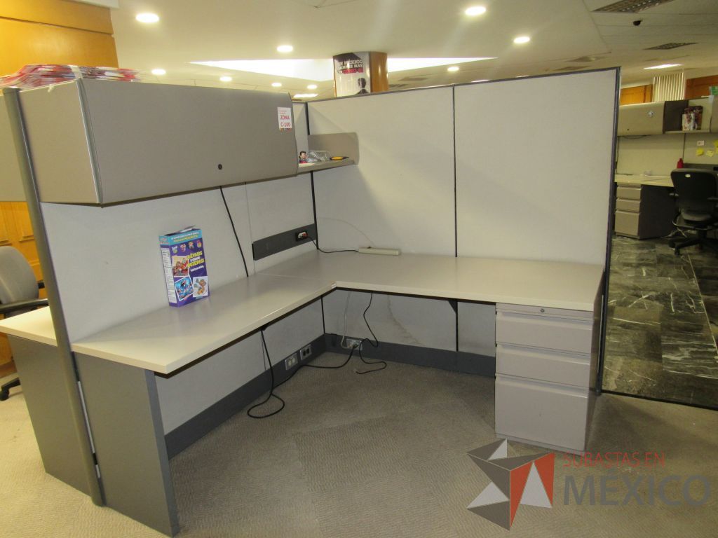 Lote 008 - Estación de trabajo de mampara alta para 2 personas con 1 archivero de pedestal de 3 cajones - Imagen 3