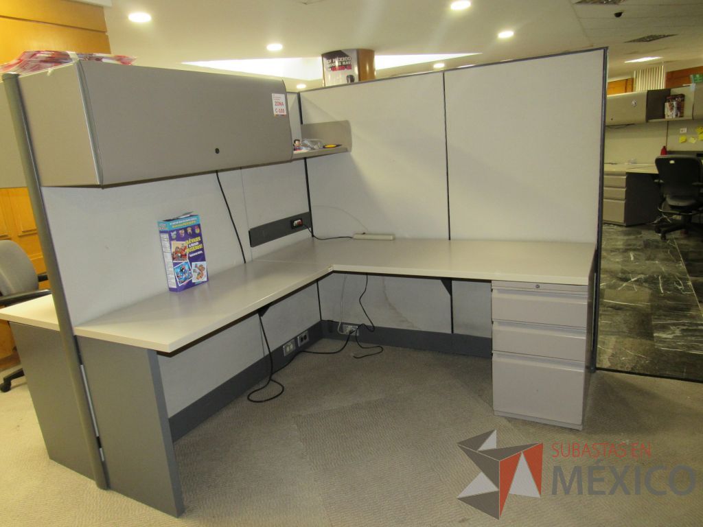 Lote 008 - Estación de trabajo de mampara alta para 2 personas con 1 archivero de pedestal de 3 cajones - Imagen 4
