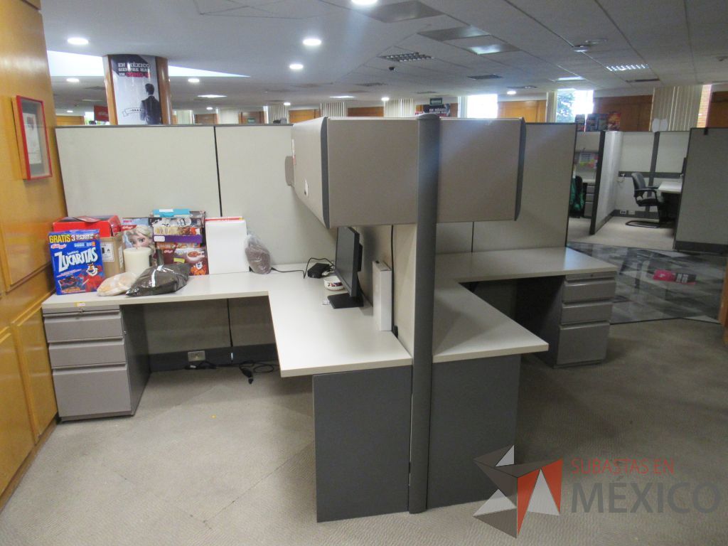 Lote 008 - Estación de trabajo de mampara alta para 2 personas con 1 archivero de pedestal de 3 cajones - Imagen 5