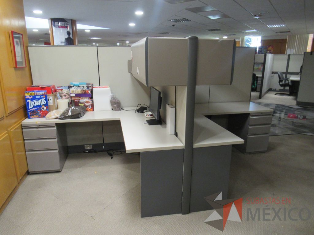 Lote 008 - Estación de trabajo de mampara alta para 2 personas con 1 archivero de pedestal de 3 cajones - Imagen 6