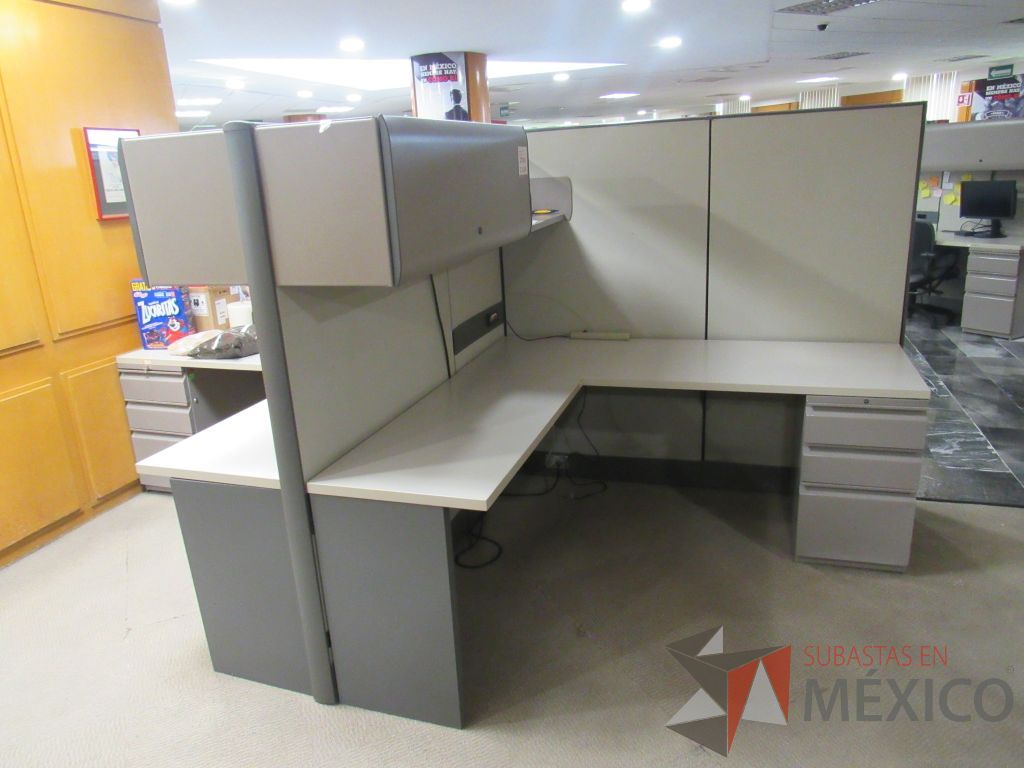 Lote 008 - Estación de trabajo de mampara alta para 2 personas con 1 archivero de pedestal de 3 cajones - Imagen 9