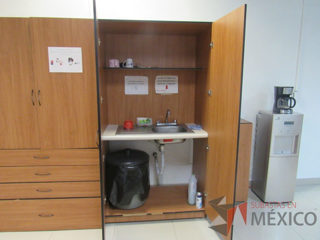 Lote 121 - Gabinete alto de 2 puertas con tarja de acero inoxidables - Imagen 11