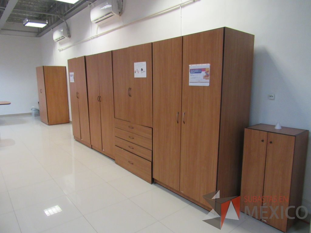 Lote 009 - 2 Gabinetes altos de 2 puertas, 1 entrepaño y 4 cajones color café - Imagen 10