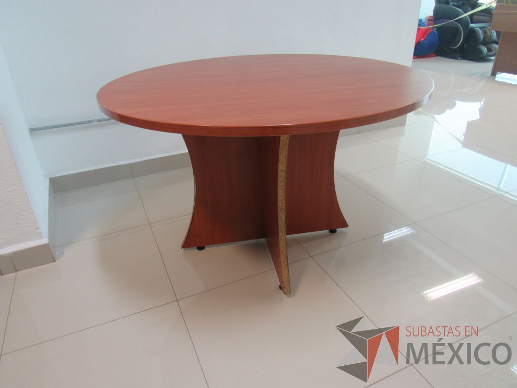 Lote 011 - Mesa de trabajo circular para 4 personas con base y cubierta color café - Imagen 6