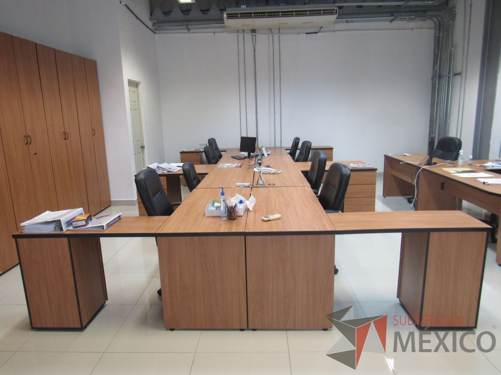 Lote 014 - Estación de trabajo para 8 personas con 8 archiveros de pedestal de 3 cajones - Imagen 2