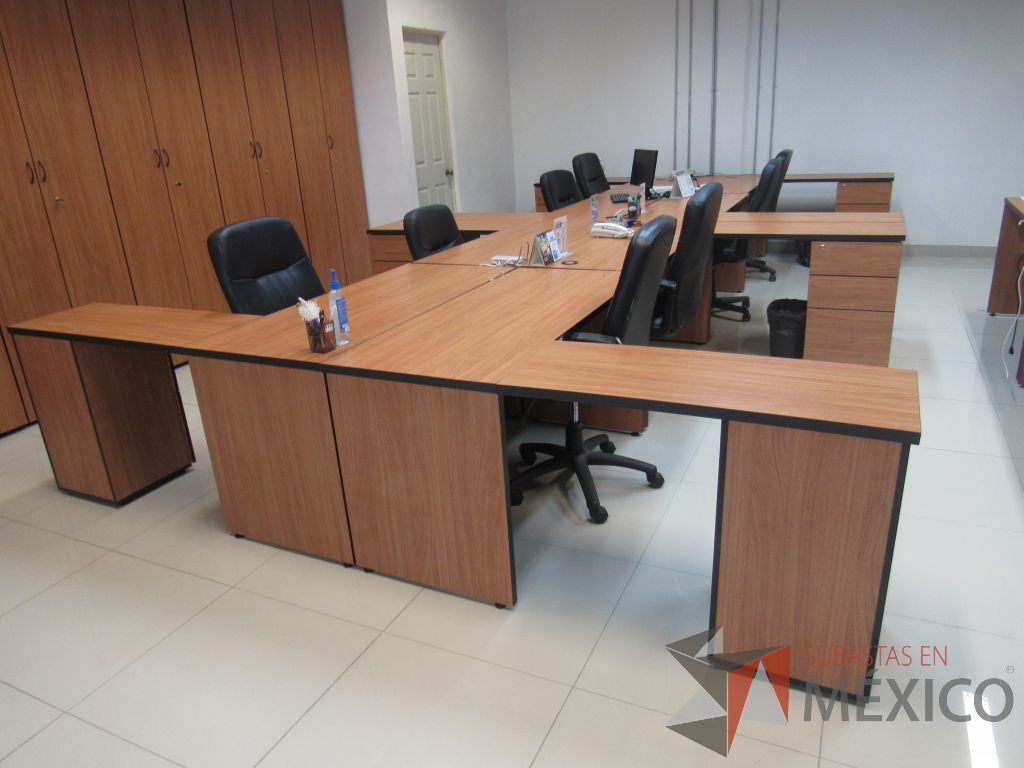 Lote 014 - Estación de trabajo para 8 personas con 8 archiveros de pedestal de 3 cajones - Imagen 3